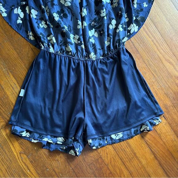 Peach Love California Navy Floral Off Shoulder Romper Size Large - Picture 3 of 12